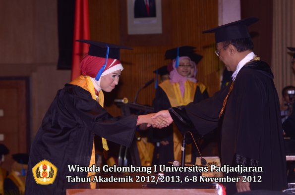 wisuda-unpad-gel-i-ta-2012_2013-fakultas-ilmu-keperawatan-oleh-rektor-082