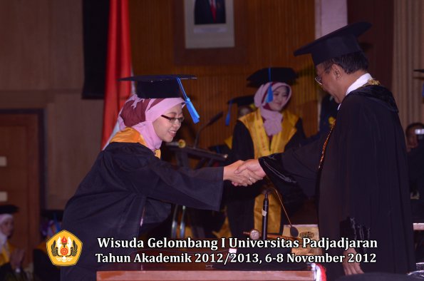 wisuda-unpad-gel-i-ta-2012_2013-fakultas-ilmu-keperawatan-oleh-rektor-083