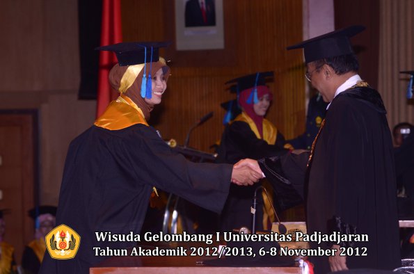 wisuda-unpad-gel-i-ta-2012_2013-fakultas-ilmu-keperawatan-oleh-rektor-086