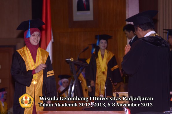 wisuda-unpad-gel-i-ta-2012_2013-fakultas-ilmu-keperawatan-oleh-rektor-087