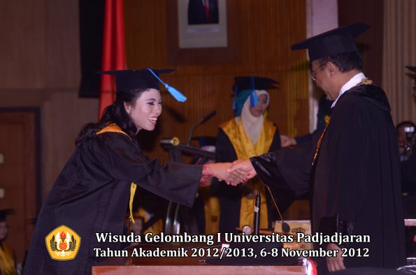 wisuda-unpad-gel-i-ta-2012_2013-fakultas-ilmu-keperawatan-oleh-rektor-088
