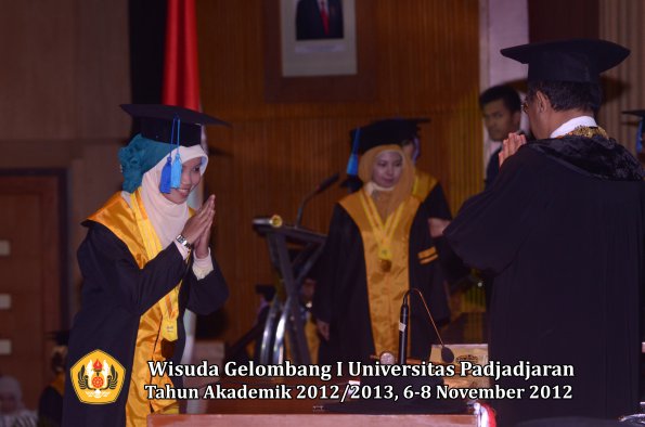 wisuda-unpad-gel-i-ta-2012_2013-fakultas-ilmu-keperawatan-oleh-rektor-089