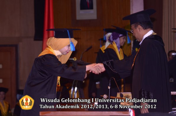 wisuda-unpad-gel-i-ta-2012_2013-fakultas-ilmu-keperawatan-oleh-rektor-090
