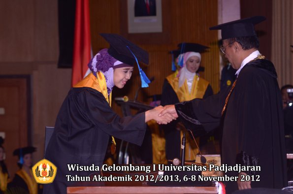 wisuda-unpad-gel-i-ta-2012_2013-fakultas-ilmu-keperawatan-oleh-rektor-091