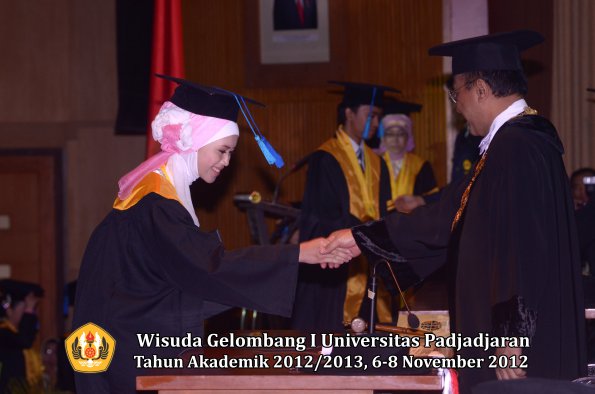 wisuda-unpad-gel-i-ta-2012_2013-fakultas-ilmu-keperawatan-oleh-rektor-092