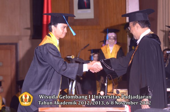 wisuda-unpad-gel-i-ta-2012_2013-fakultas-ilmu-keperawatan-oleh-rektor-093