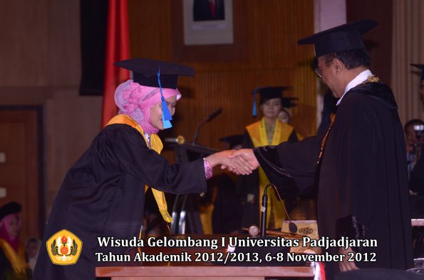 wisuda-unpad-gel-i-ta-2012_2013-fakultas-ilmu-keperawatan-oleh-rektor-095