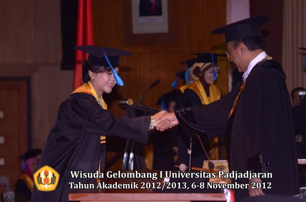wisuda-unpad-gel-i-ta-2012_2013-fakultas-ilmu-keperawatan-oleh-rektor-096