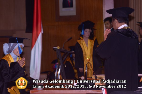 wisuda-unpad-gel-i-ta-2012_2013-fakultas-ilmu-keperawatan-oleh-rektor-098