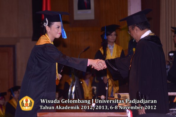 wisuda-unpad-gel-i-ta-2012_2013-fakultas-ilmu-keperawatan-oleh-rektor-101