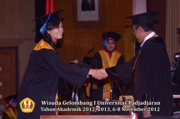 wisuda-unpad-gel-i-ta-2012_2013-fakultas-ilmu-keperawatan-oleh-rektor-102
