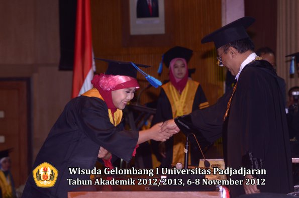 wisuda-unpad-gel-i-ta-2012_2013-fakultas-ilmu-keperawatan-oleh-rektor-103