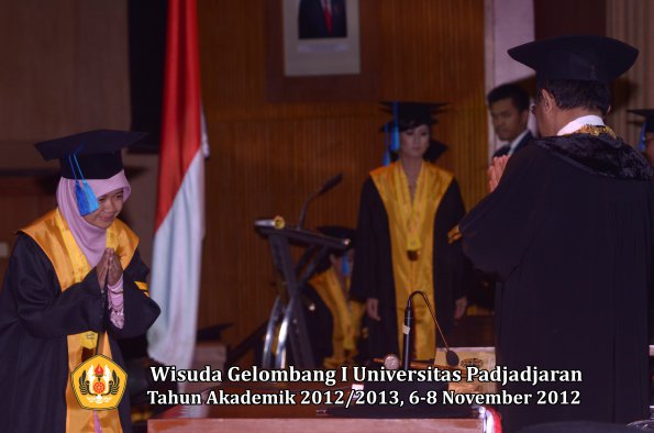 wisuda-unpad-gel-i-ta-2012_2013-fakultas-ilmu-keperawatan-oleh-rektor-105