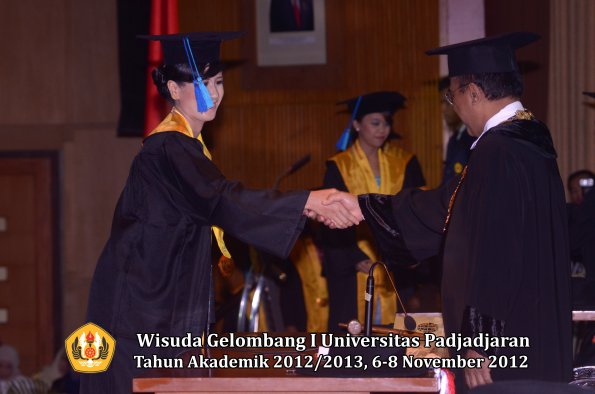 wisuda-unpad-gel-i-ta-2012_2013-fakultas-ilmu-keperawatan-oleh-rektor-106