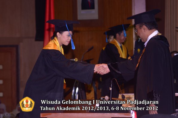wisuda-unpad-gel-i-ta-2012_2013-fakultas-ilmu-keperawatan-oleh-rektor-107