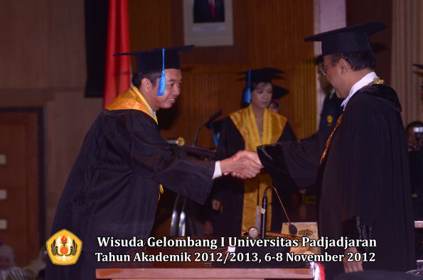 wisuda-unpad-gel-i-ta-2012_2013-fakultas-ilmu-keperawatan-oleh-rektor-108