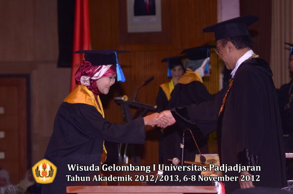 wisuda-unpad-gel-i-ta-2012_2013-fakultas-ilmu-keperawatan-oleh-rektor-110