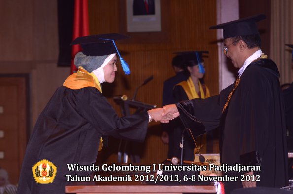 wisuda-unpad-gel-i-ta-2012_2013-fakultas-ilmu-keperawatan-oleh-rektor-111