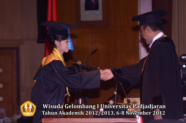 wisuda-unpad-gel-i-ta-2012_2013-fakultas-ilmu-keperawatan-oleh-rektor-112