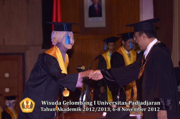 wisuda-unpad-gel-i-ta-2012_2013-fakultas-ilmu-keperawatan-oleh-rektor-114