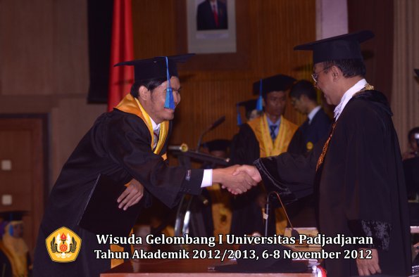 wisuda-unpad-gel-i-ta-2012_2013-fakultas-ilmu-keperawatan-oleh-rektor-115