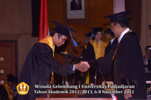 wisuda-unpad-gel-i-ta-2012_2013-fakultas-ilmu-keperawatan-oleh-rektor-116