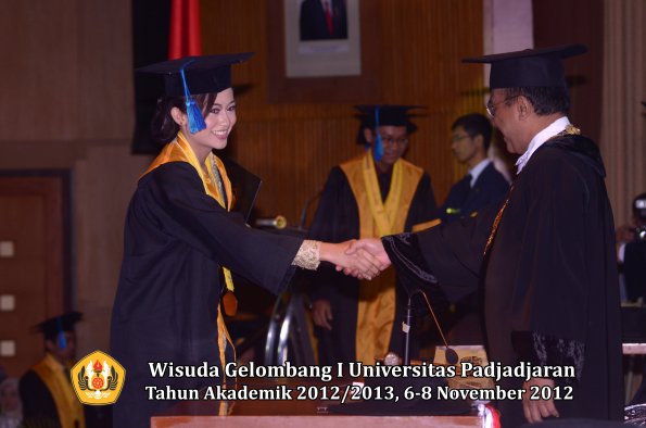 wisuda-unpad-gel-i-ta-2012_2013-fakultas-ilmu-keperawatan-oleh-rektor-117