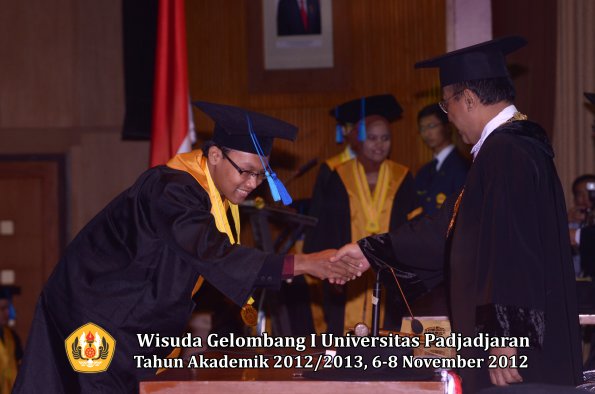 wisuda-unpad-gel-i-ta-2012_2013-fakultas-ilmu-keperawatan-oleh-rektor-118