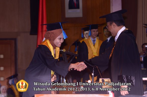 wisuda-unpad-gel-i-ta-2012_2013-fakultas-ilmu-keperawatan-oleh-rektor-119