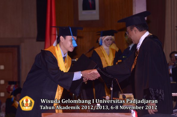 wisuda-unpad-gel-i-ta-2012_2013-fakultas-ilmu-keperawatan-oleh-rektor-120