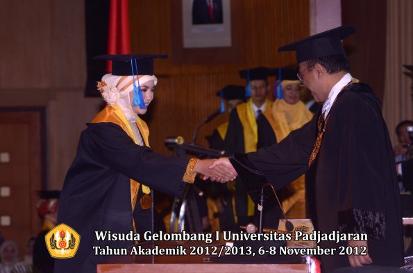 wisuda-unpad-gel-i-ta-2012_2013-fakultas-ilmu-keperawatan-oleh-rektor-121