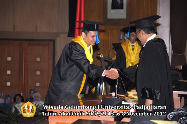 wisuda-unpad-gel-i-ta-2012_2013-fakultas-ilmu-keperawatan-oleh-rektor-123