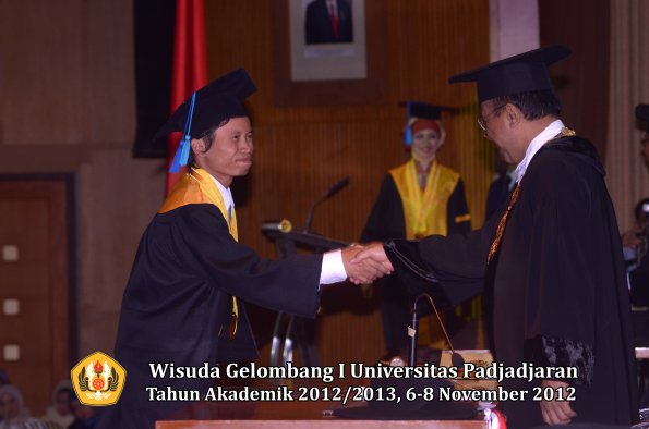 wisuda-unpad-gel-i-ta-2012_2013-fakultas-ilmu-keperawatan-oleh-rektor-128