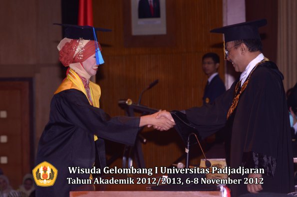 wisuda-unpad-gel-i-ta-2012_2013-fakultas-ilmu-keperawatan-oleh-rektor-129