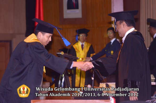 wisuda-unpad-gel-i-ta-2012_2013-fakultas-isip-oleh-rektor-01