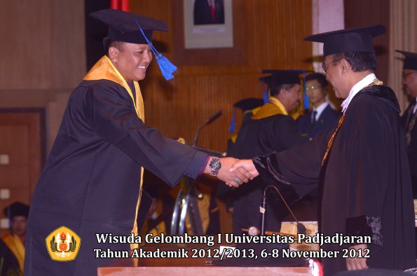 wisuda-unpad-gel-i-ta-2012_2013-fakultas-isip-oleh-rektor-14