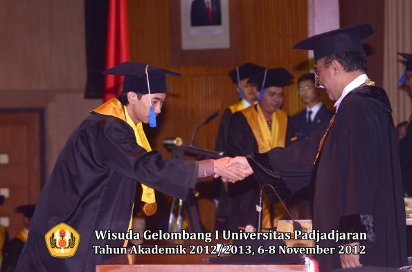 wisuda-unpad-gel-i-ta-2012_2013-fakultas-isip-oleh-rektor-21