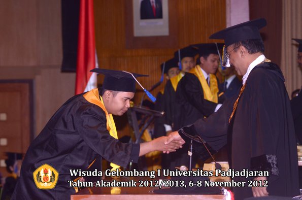 wisuda-unpad-gel-i-ta-2012_2013-fakultas-isip-oleh-rektor-22