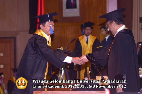 wisuda-unpad-gel-i-ta-2012_2013-fakultas-isip-oleh-rektor-23