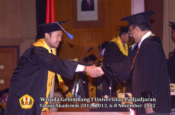 wisuda-unpad-gel-i-ta-2012_2013-fakultas-isip-oleh-rektor-24