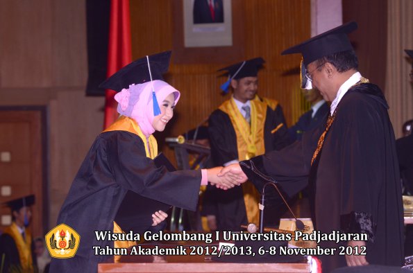 wisuda-unpad-gel-i-ta-2012_2013-fakultas-isip-oleh-rektor-27