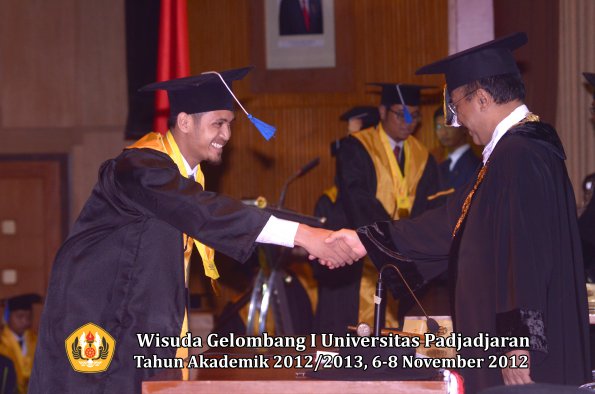 wisuda-unpad-gel-i-ta-2012_2013-fakultas-isip-oleh-rektor-28