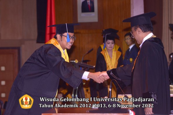 wisuda-unpad-gel-i-ta-2012_2013-fakultas-isip-oleh-rektor-29