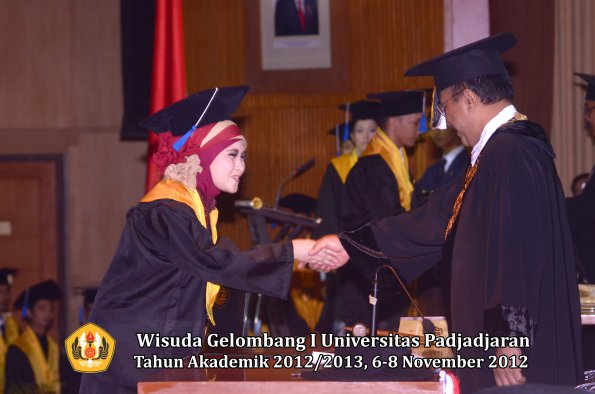 wisuda-unpad-gel-i-ta-2012_2013-fakultas-isip-oleh-rektor-32