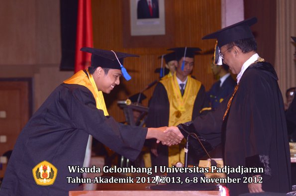 wisuda-unpad-gel-i-ta-2012_2013-fakultas-isip-oleh-rektor-36