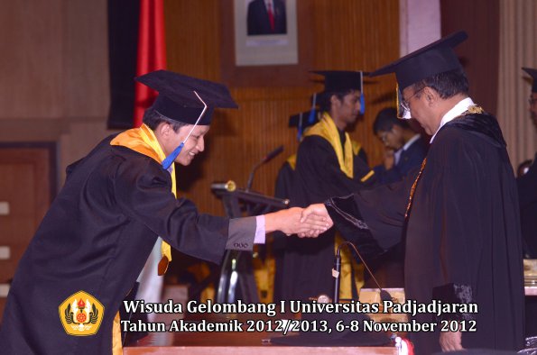 wisuda-unpad-gel-i-ta-2012_2013-fakultas-isip-oleh-rektor-38