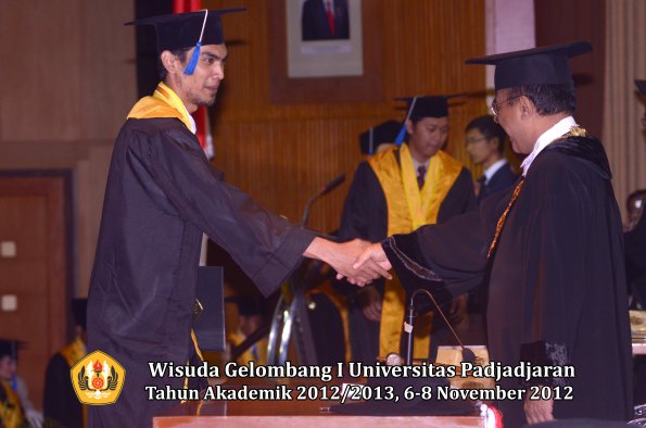 wisuda-unpad-gel-i-ta-2012_2013-fakultas-isip-oleh-rektor-41