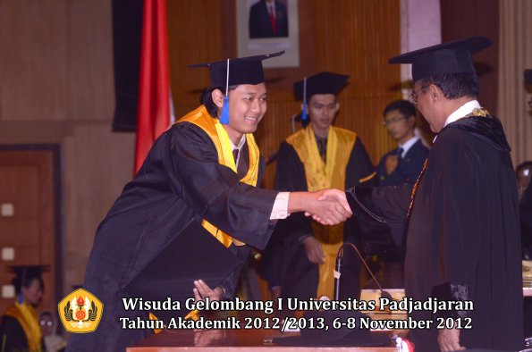 wisuda-unpad-gel-i-ta-2012_2013-fakultas-isip-oleh-rektor-42