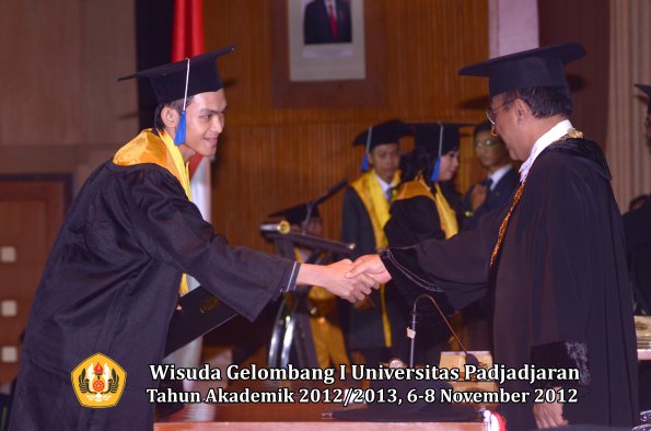 wisuda-unpad-gel-i-ta-2012_2013-fakultas-isip-oleh-rektor-43