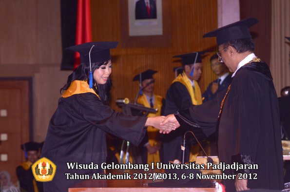 wisuda-unpad-gel-i-ta-2012_2013-fakultas-isip-oleh-rektor-44